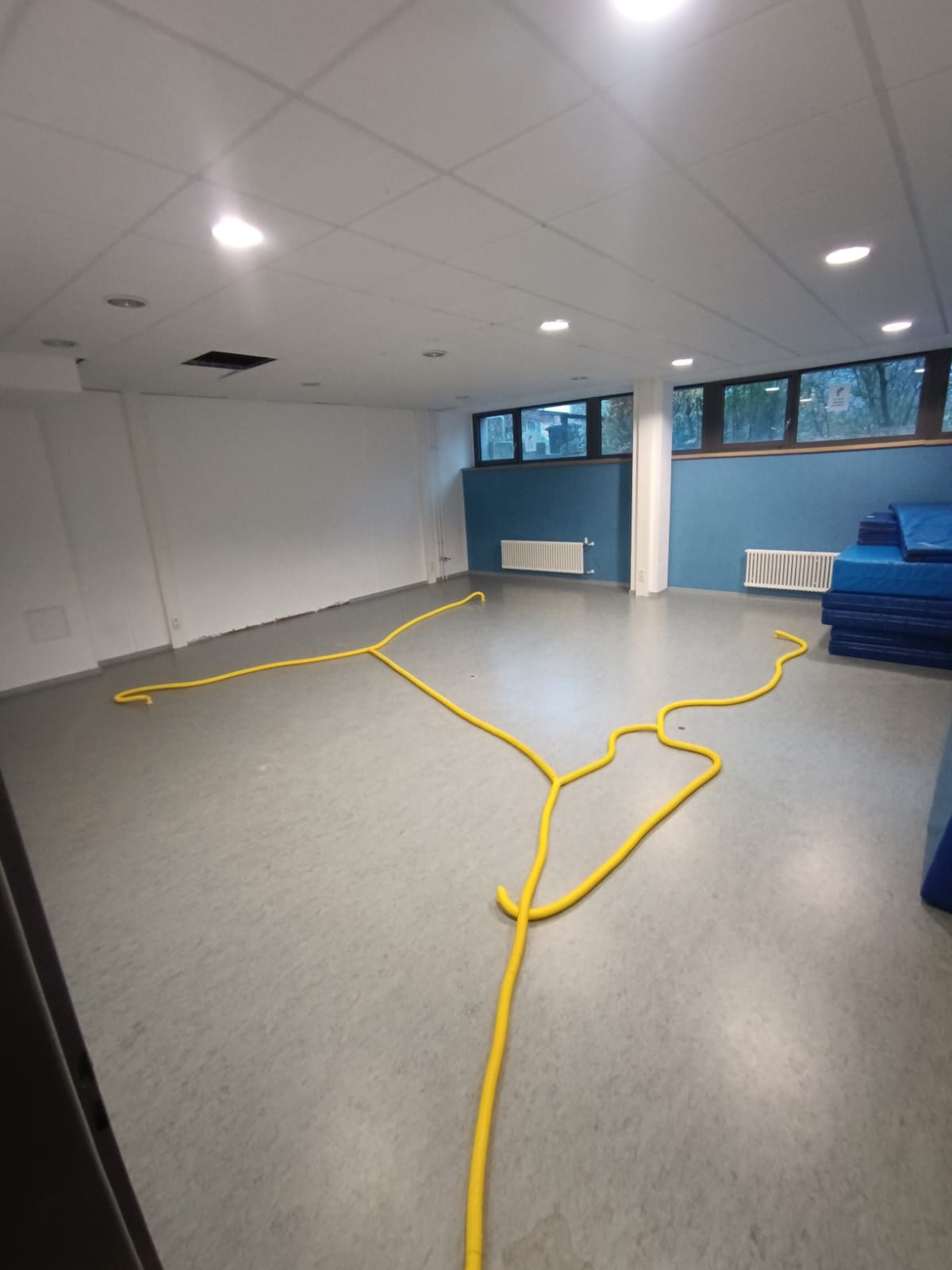 Trocknung einer Sporthalle